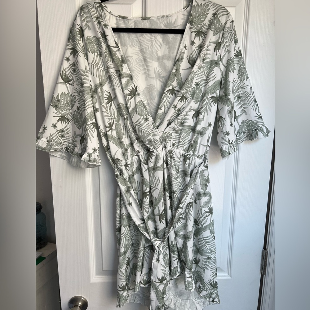 NWOT CUPSHE white/olive green romper